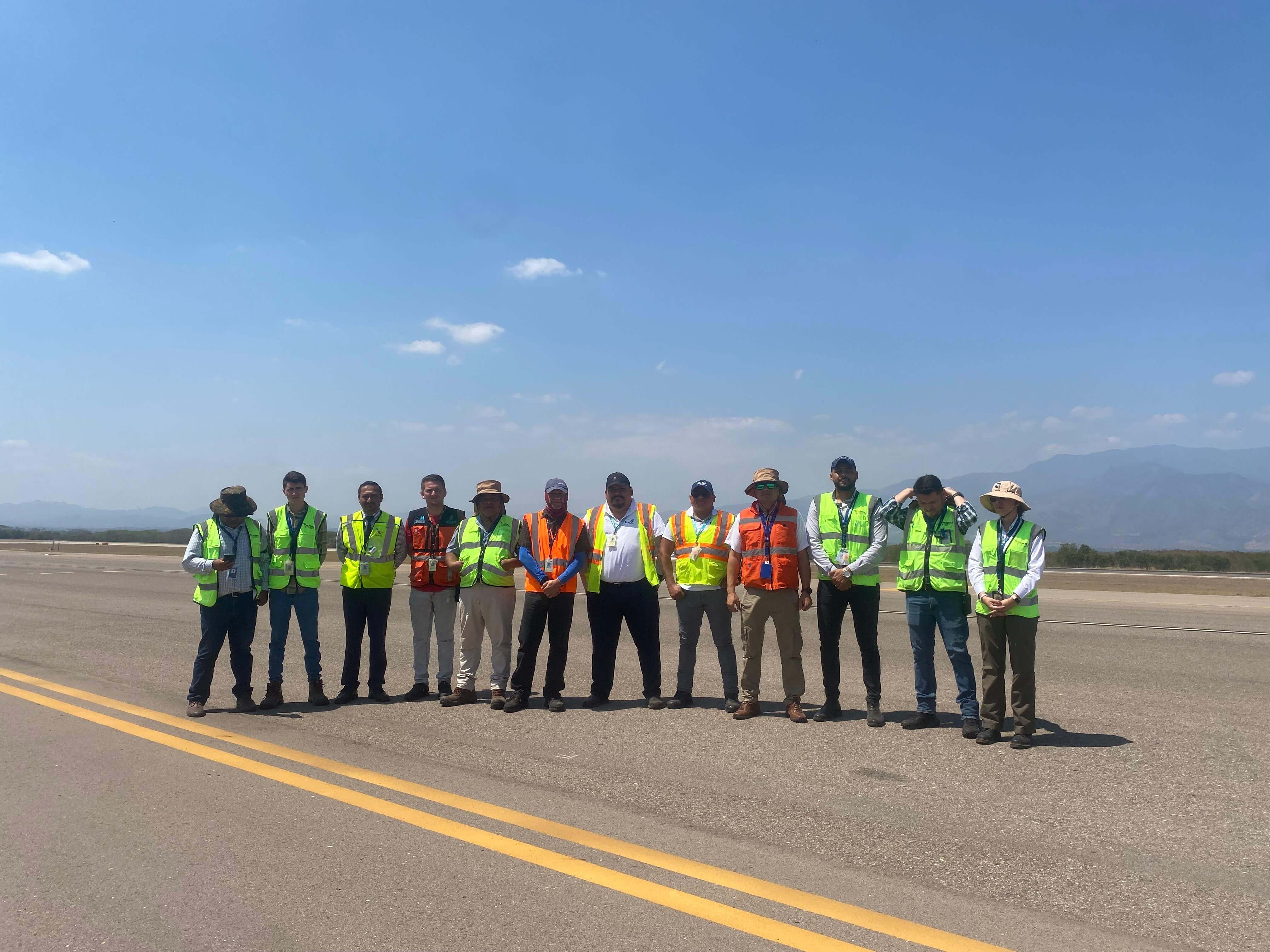 Noticias-Aeropuerto-Tegucigalpa-Honduras-Toncontín-Equipo de Seguridad en Pista (RST) realizan inspección al área operativa del Aeropuerto Internacional de Palmerola